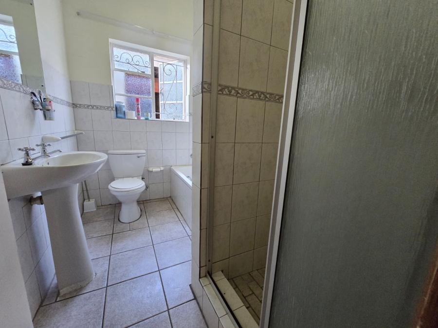 5 Bedroom Property for Sale in Lemoenkloof Western Cape